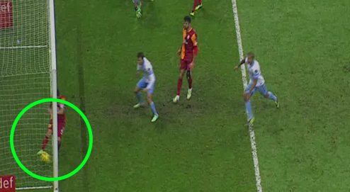 Arena'da top çizgiyi geçti mi